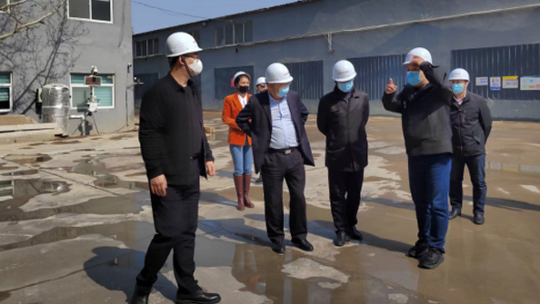 市住房和城鄉(xiāng)建設(shè)局劉玉勇局長、 市建筑工程管理服務中心孫雷主任一行 到我公司調(diào)研、指導